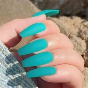 Vibrant Turquoise Nails